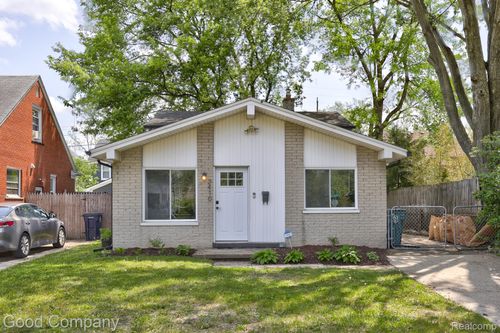 2410 E Lincoln Ave, Royal Oak, MI, 48067-4034 | Card Image