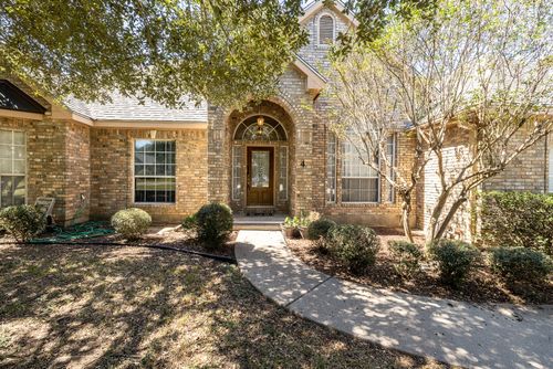 4 Park Place Dr, Gonzales, TX, 78629-2705 | Card Image