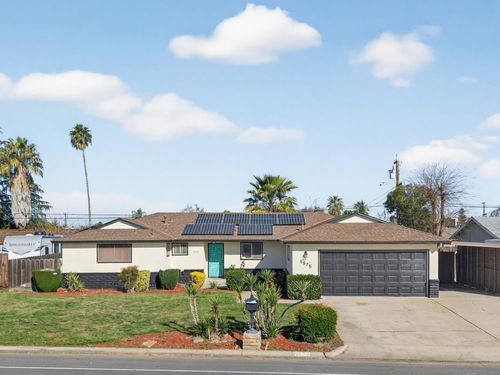 5675 E Ashlan Ave, Fresno, CA, 93727-7220 | Card Image