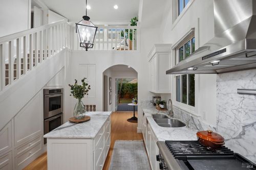 137 France St, Sonoma, CA, 95476-7166 | Card Image