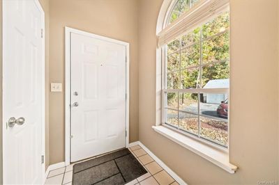 Large Foyer with closet! | Image 3