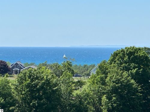 12 Foxview Dr, Charlevoix, MI, 49720 | Card Image