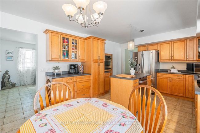 2752 Longwoods Rd, House other with 3 bedrooms, 3 bathrooms and 5 parking in Glencoe ON | Image 7