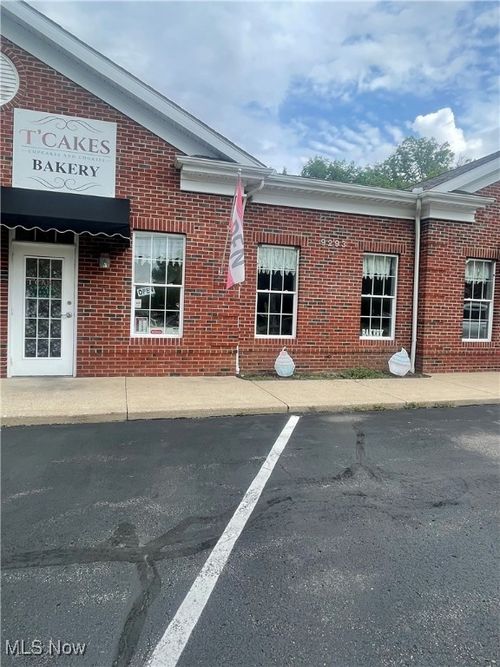 9293 Olde 8 Rd, Northfield, OH, 44067-2013 | Card Image