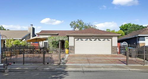 2661 Verstl Way, Stockton, CA, 95206-4747 | Card Image