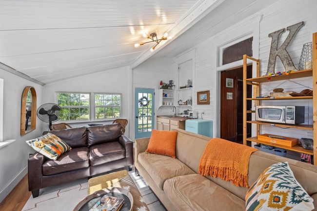 684 Stoneleigh Rd, Home with 3 bedrooms, 2 bathrooms and null parking in Center Point TX | Image 8
