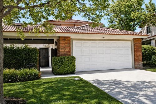 15816 Cindy Ct, Canyon Country, CA, 91387-1881 | Card Image