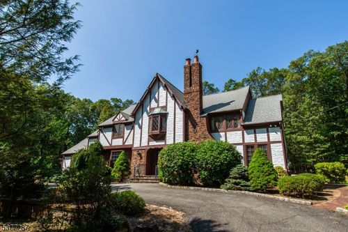 12 Glenbrook Dr, Mendham Twp, NJ, 07945-2306 | Card Image