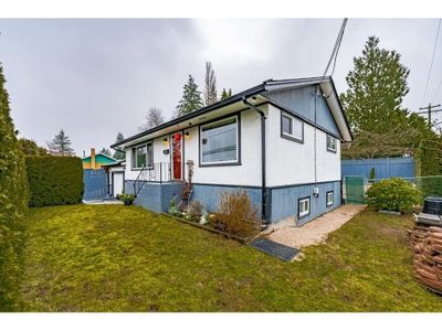 10080 140 St, House other with 4 bedrooms, 2 bathrooms and 1 parking in Surrey BC | Image 2