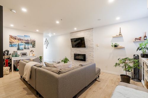 211-5625 Senlac St, Vancouver, BC, V5R6G8 | Card Image