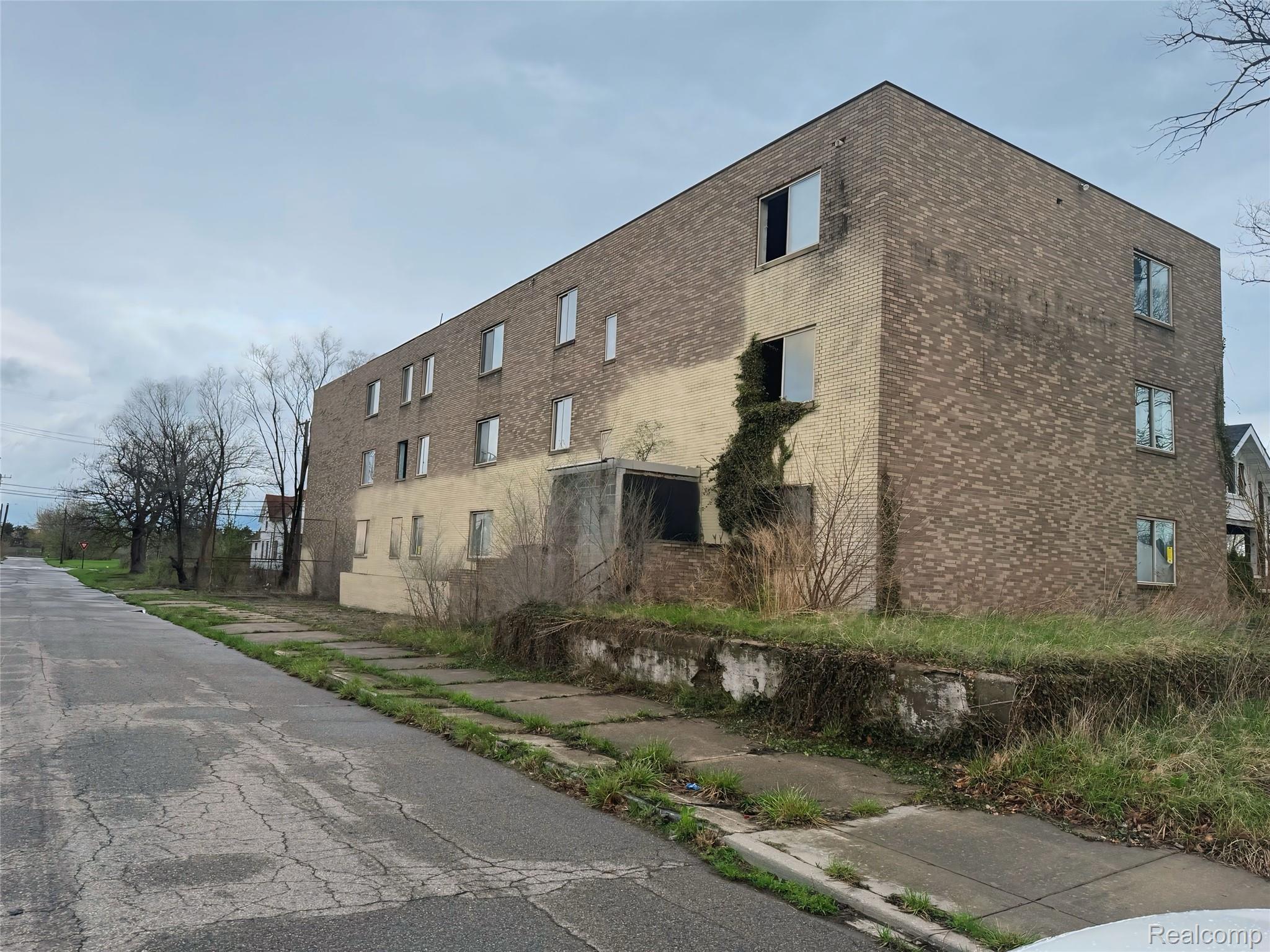 Commercial Sale in Detroit 3