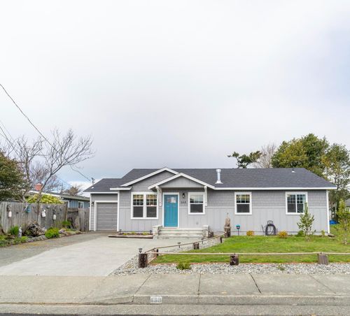668 Cooper Ave, Crescent City, CA, 95531-3016 | Card Image