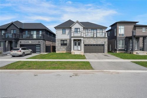 8077 Brookside Dr, Niagara Falls, ON, L2H3T9 | Card Image