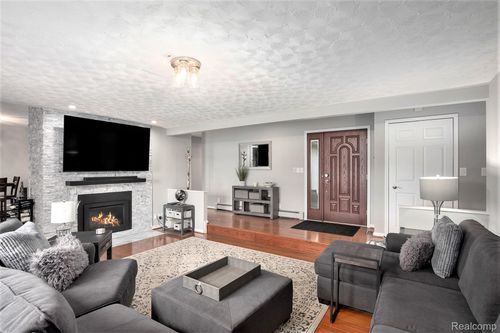 6823 Park Lake Dr, Clarkston, MI, 48346-1544 | Card Image