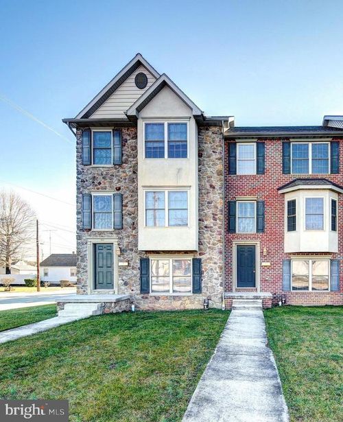 693 E Walnut Street, HANOVER, PA, 17331 | Card Image