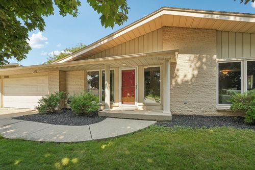 12460 W Crawford Dr, New Berlin, WI, 53151-5418 | Card Image