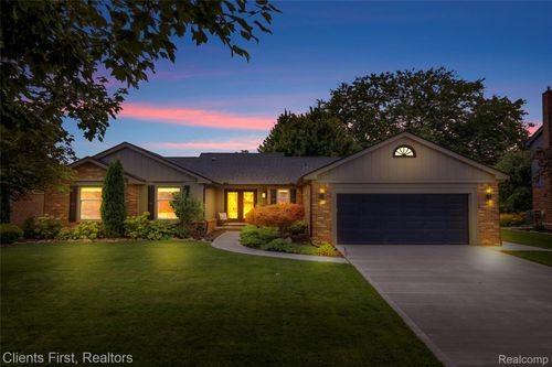 20019 Southampton Dr, Livonia, MI, 48152-1270 | Card Image