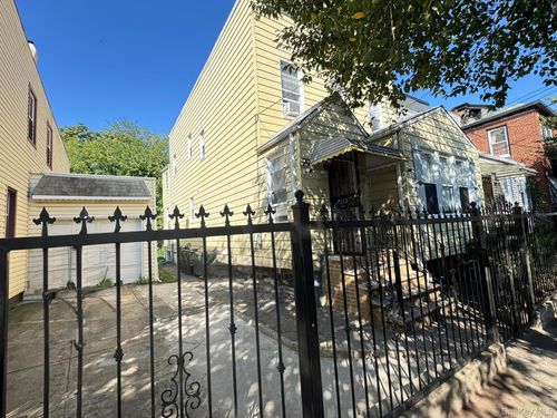 33 105th St, Corona, NY, 11368 | Card Image