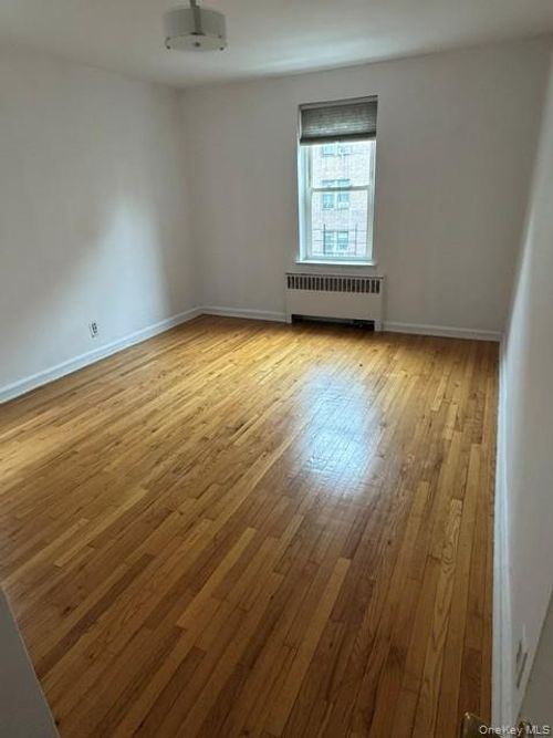 4d-2090 Barnes Ave, Bronx, NY, 10462-2621 | Card Image