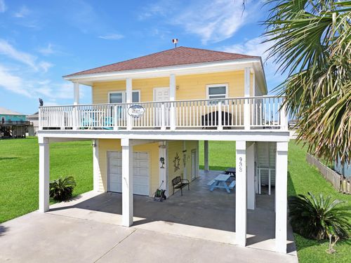 933 Westview, Crystal Beach, TX, 77650-2887 | Card Image