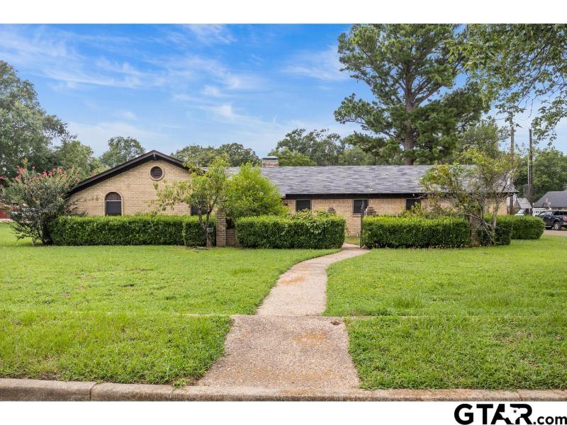 Woodbine Dr, Hawkins, TX 75765