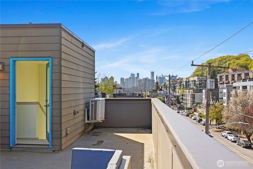701 Mcgraw St, Seattle, WA, 98109-2242 | Card Image