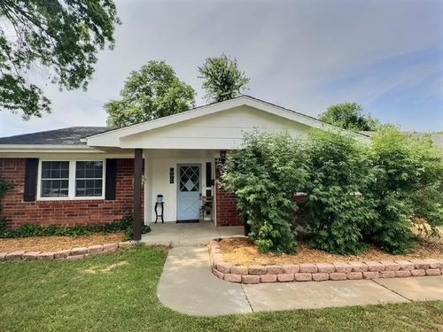 1024 E 12th St, Cushing, OK, 74023-5230 | Card Image
