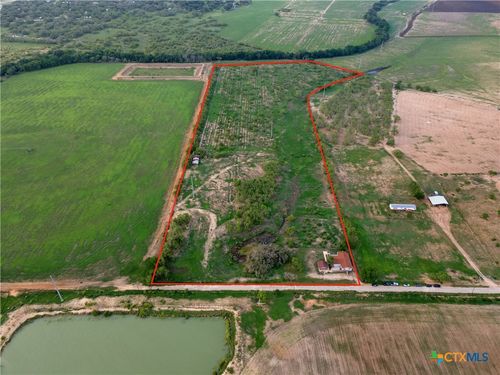 1236 County Road 7611, Devine, TX, 78016-5146 | Card Image