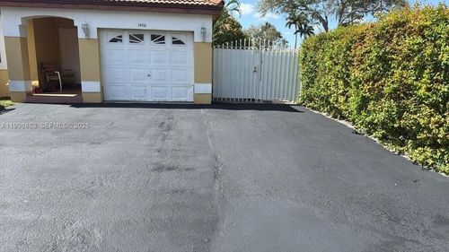 19712 Nw 82nd Pl, Hialeah, FL, 33015-5989 | Card Image