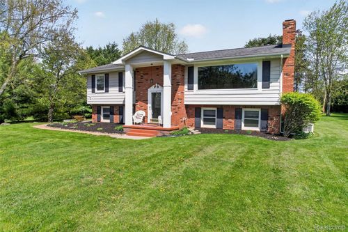 1180 Hurd Rd, Ortonville, MI, 48462-9769 | Card Image