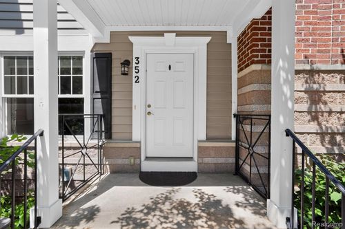 3-352 W Grand River Ave, East Lansing, MI, 48823-4221 | Card Image