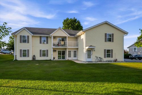 364 Minz Park Cir, West Bend, WI, 53095-5744 | Card Image