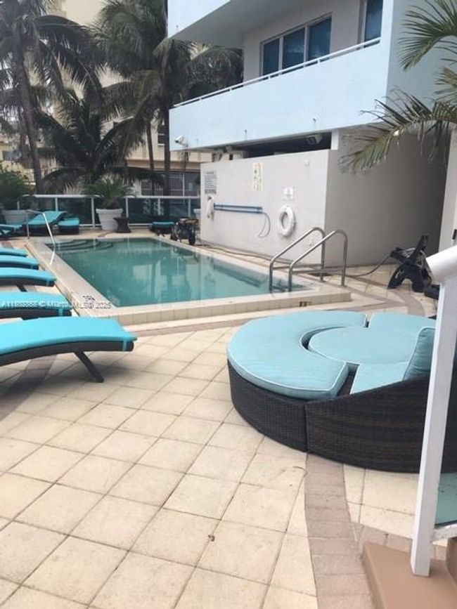 APT-12 - 9172 Collins Ave, Condo with 3 bedrooms, 2 bathrooms and null parking in Surfside FL | Image 17