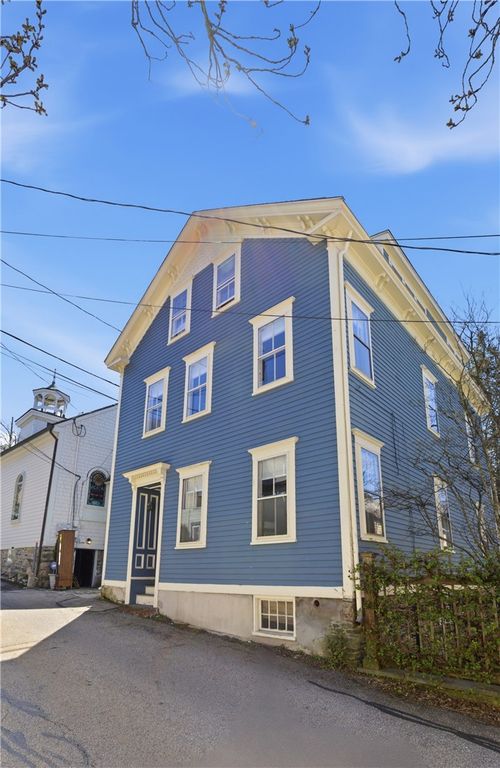 75 Mary St, Newport, RI, 02840-3153 | Card Image