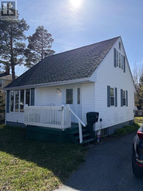 7 Medcalf St, Gander, NL, A1V1R9 | Card Image
