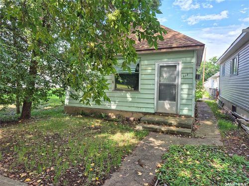 517 Beckwell Ave, Radville, SK, S0C0B8 | Card Image