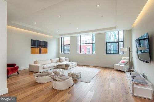 apt-2-725 Chestnut St, PHILADELPHIA, PA, 19106-2352 | Card Image