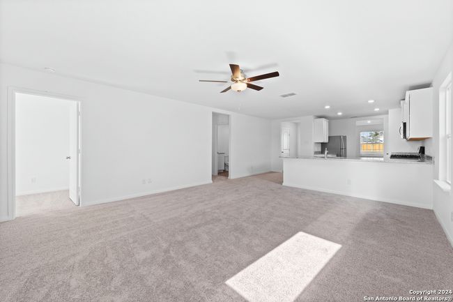 10946 Lafayette Loop, House other with 3 bedrooms, 2 bathrooms and null parking in Converse TX | Image 11