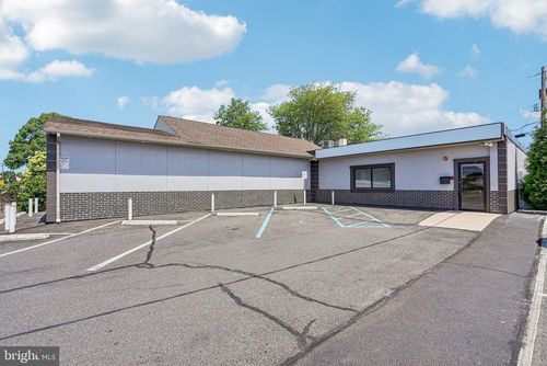 1005 Green Ln, LEVITTOWN, PA, 19057-3103 | Card Image