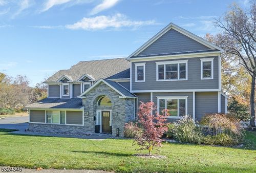 247 Baltusrol Way, Springfield, NJ, 07081-2107 | Card Image