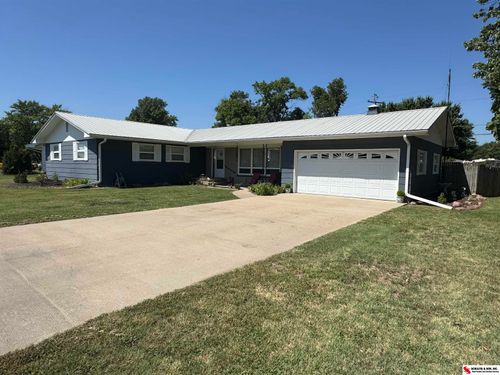 1024 Circle Dr, Fairbury, NE, 68352-1228 | Card Image