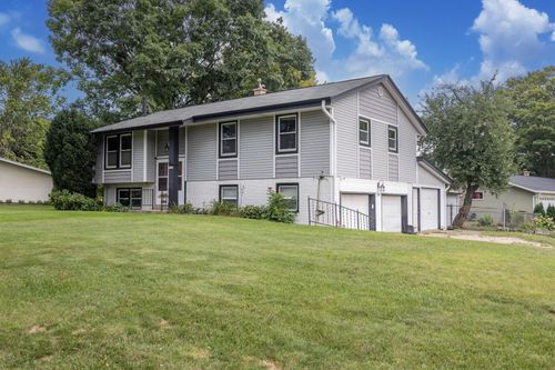 3008 Sunrise Dr, Hubertus, WI, 53033-9649 | Card Image
