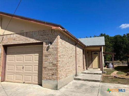 1304 Bishop St, San Marcos, TX, 78666-2708 | Card Image