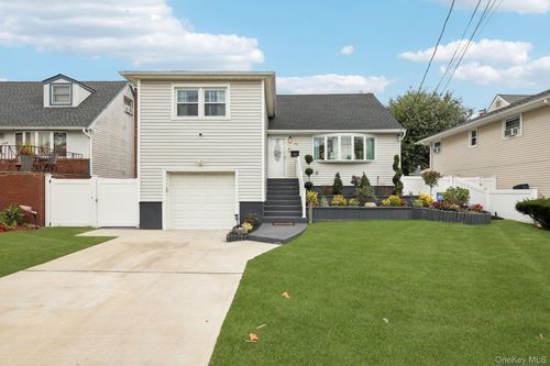 374 Miller Ave, Freeport, NY, 11520-6113 | Card Image
