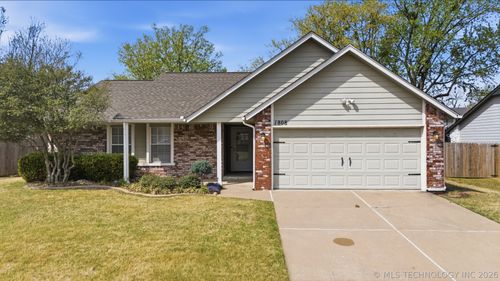 1808 S Gardenia Ave, Broken Arrow, OK, 74012-9024 | Card Image