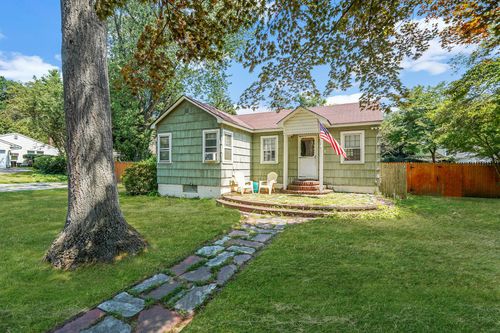 35 Oakland Ave, Miller Place, NY, 11764-2718 | Card Image