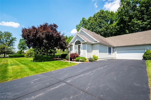 5240 Nashua Dr, Youngstown, OH, 44515-5122 | Card Image
