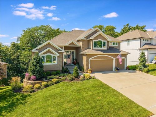 14470 Nw 61st St, Parkville, MO, 64152-1686 | Card Image