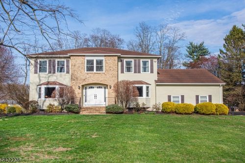17 Longfellow Dr, Succasunna, NJ, 07876-1166 | Card Image
