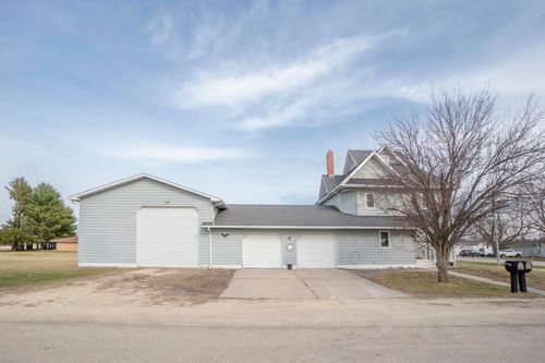 103 6th St, Fairbank, IA, 50629-8592 | Card Image